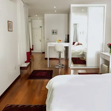 Old Square Apartment Split