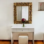 Apartment Old Square Split
