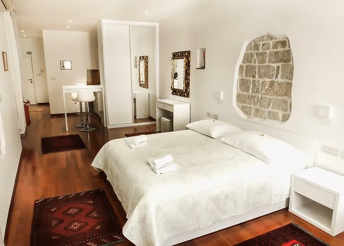 Apartment Old Square Split