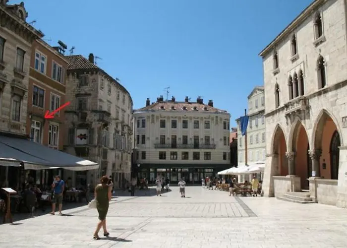 Apartment Old Square Split